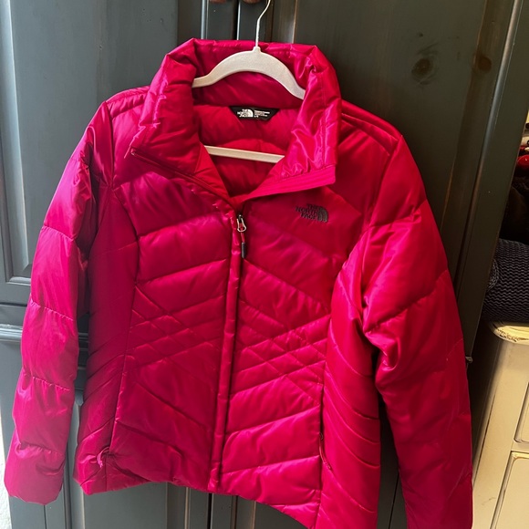 The North Face Women’s Vibrant Pink Puffer Jacket - Picture 1 of 4